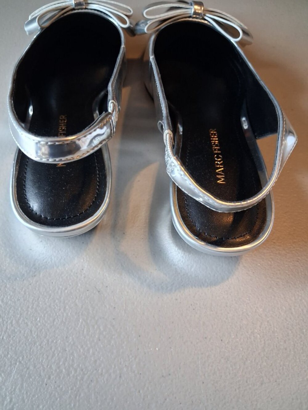 Marc Fisher Silver Pointed Toe Bow Slingback Flats Women's 5M - Picture 3 of 8